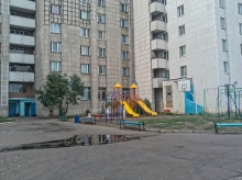 Детскую площадку у 31/17 переставили и забыли